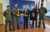 URUČENJE BERETKE MINISTRU POVODOM 30 OBLJETNICE